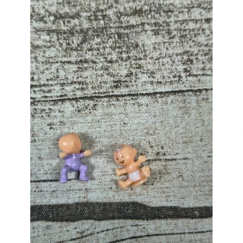1992 Bluebird Polly Pocket Polly in the Nursery Baby Care Center
